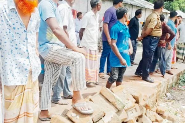 বগুড়ায় স্টেশন মাস্টারসহ রেল কর্মকর্তাদের ওপর হামলা, অনির্দিষ্টকালের জন্য বন্ধ সোনাতলা স্টেশন