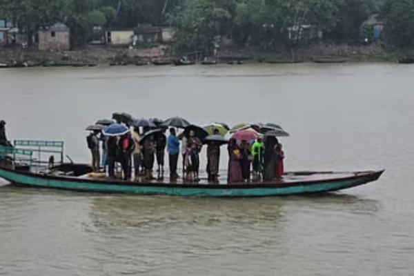 দেশের পাঁচ নদীর পানি বিপৎসীমার ওপরে, সমুদ্রবন্দরে সতর্কসংকেত