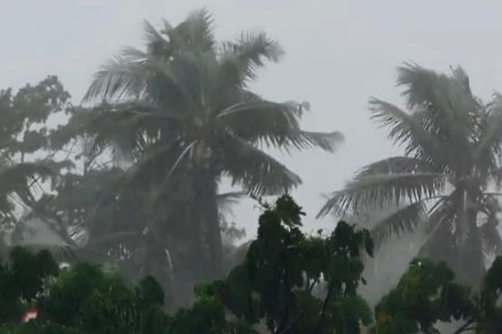 ১২ অঞ্চলে ঘণ্টায় ৮০ কিমি বেগে ঝড়ের আশঙ্কা, নদীবন্দরে ২ নম্বর সতর্ক সংকেত