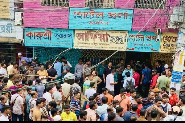 রাজশাহীতে বড় স্বর্ণ চুরির ঘটনায় সব জুয়েলারি দোকান অনির্দিষ্টকালের জন্য বন্ধ