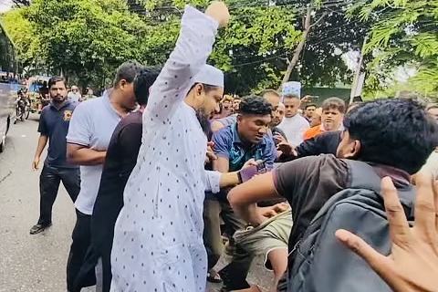 ধানমন্ডি ৩২-এ সাংবাদিকদের ওপর হামলার অভিযোগ, জামায়াত নেতাকর্মীদের বিরুদ্ধে ক্ষোভ