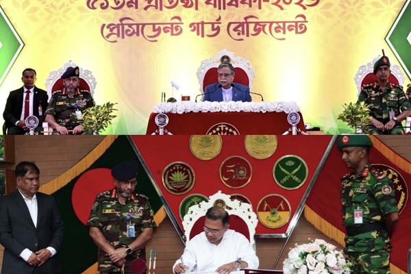 প্রেসিডেন্ট গার্ড রেজিমেন্টের ৫১তম প্রতিষ্ঠাবার্ষিকী উদযাপন