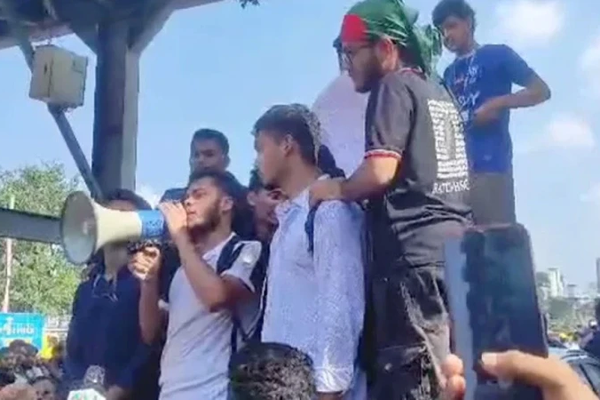 শিক্ষামন্ত্রীর পদত্যাগ দাবিতে বুধবার ‘মার্চ টু শিক্ষা মন্ত্রণালয়’ কর্মসূচি ঘোষণাসাধারণ শিক্ষার্থী ও এইচএসসি পরীক্ষার্থীদের নতুন কর্মসূচি, আন্দোলন আরও জোরদারের ঘোষণা