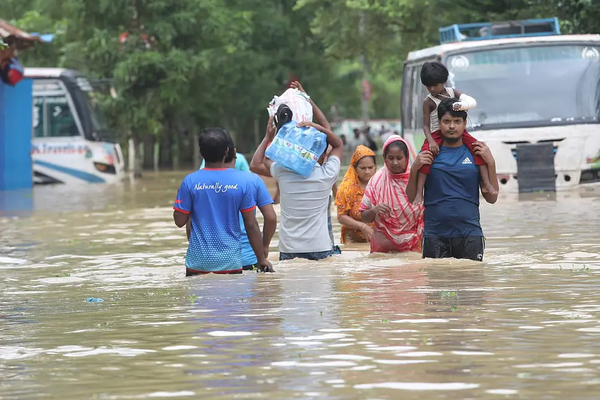 ভয়াবহ বন্যায় ড. ইউনূসের নীরবতা নিয়ে প্রশ্ন, দুর্যোগে ‘সুশীল সমাজের ভূমিকা’ নিয়ে নতুন বিতর্ক