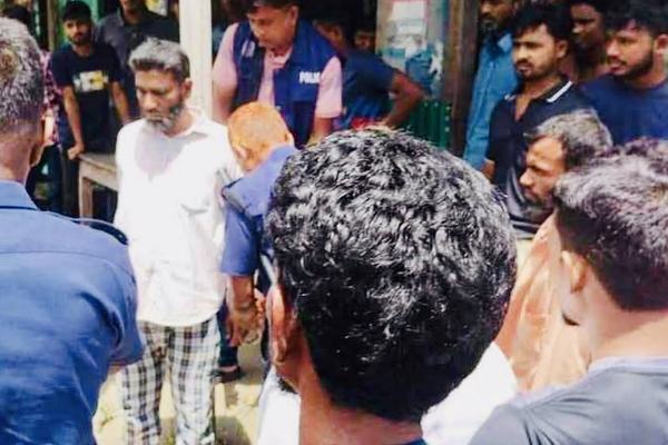হাতিয়ায় তৃতীয় শ্রেণির ছাত্রীকে ধর্ষণের অভিযোগ, আটক ব্যক্তি নিয়ে রাজনৈতিক পরিচয় নিয়ে বিতর্ক