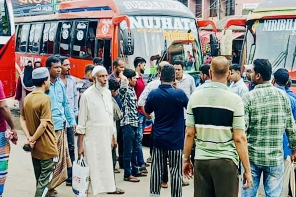 ১০ ঘণ্টার অবরোধ শেষে বরিশালে বাস চলাচল স্বাভাবিক, চরম দুর্ভোগে যাত্রীরা