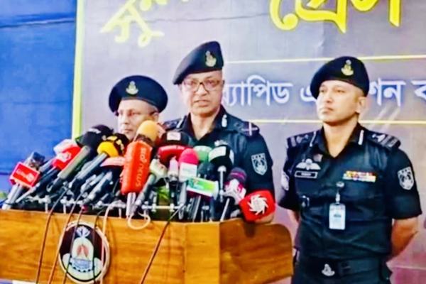 সারাদেশে অবৈধ অস্ত্র উদ্ধারে বিশেষ অভিযান, প্রস্তুতি নিচ্ছে RAB