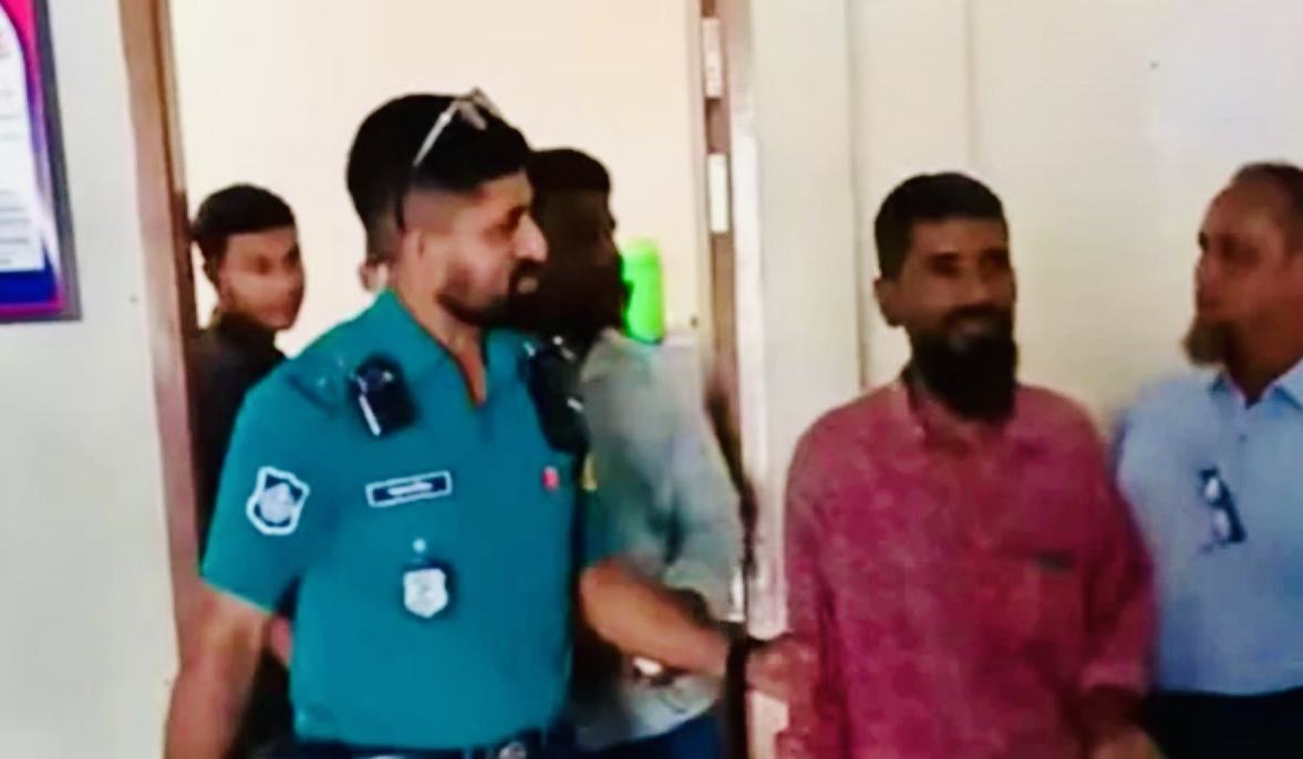 পানির সংকটের প্রতিবাদে সিটি করপোরেশনে গিয়ে আটক ৬ যুবক