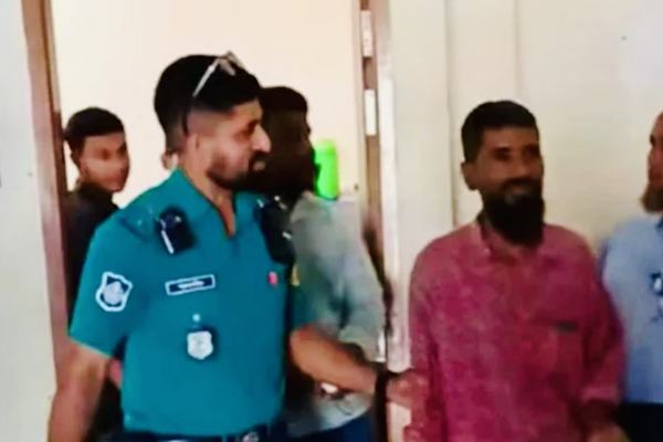 পানির সংকটের প্রতিবাদে সিটি করপোরেশনে গিয়ে আটক ৬ যুবক