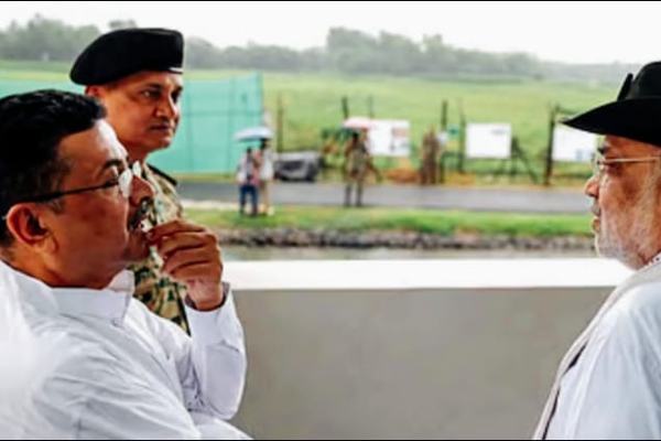 ‘চিকেনস নেক’-এর নিরাপত্তায় জোর: বাংলাদেশ সীমান্ত পরিদর্শনে অমিত শাহ, শুভেন্দু অধিকারীর সঙ্গে উচ্চপর্যায়ের বৈঠক